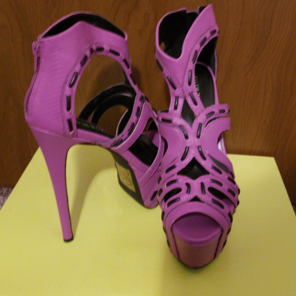 Pumps - Picture 2 of 2